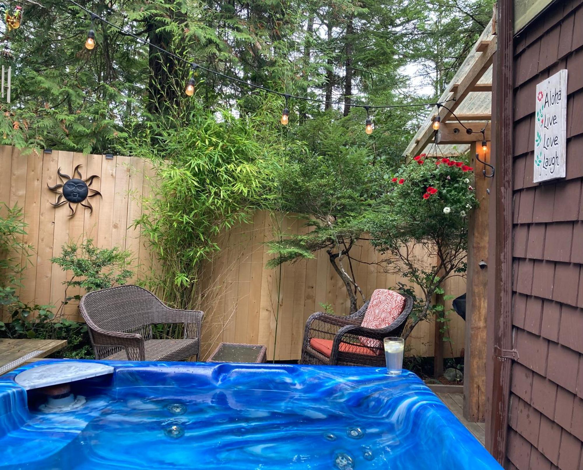 Forest Sweet Retreat Hot Tub & Wood Fired Sauna Ucluelet Zewnętrze zdjęcie